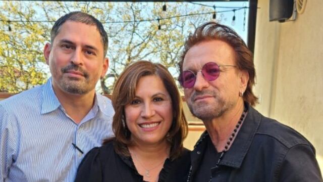 Imitador de Bono con dueños de 'Mi Casa'
