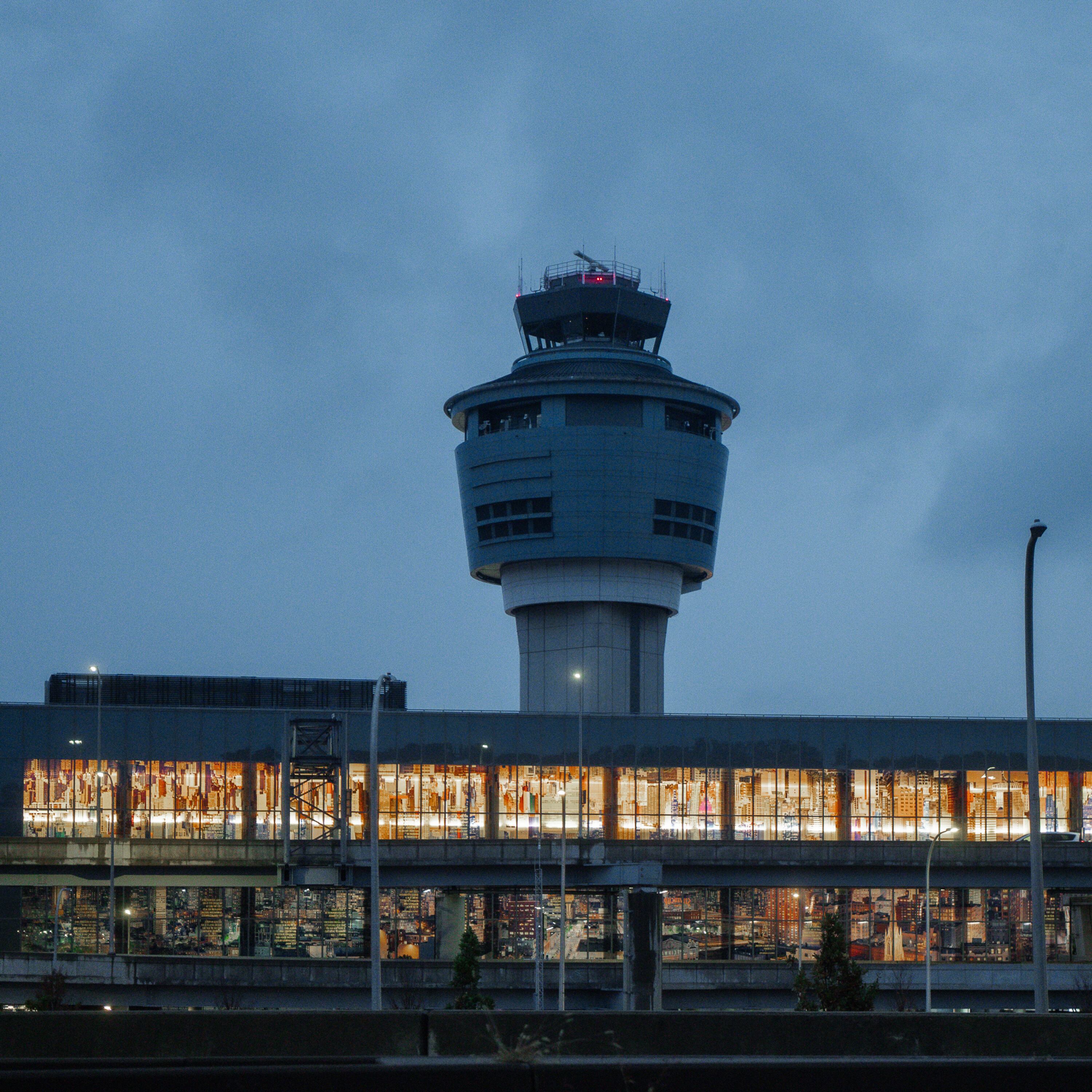 LaGuardia sigue cerrado tras accidente de Air Canada