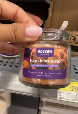 Vela aromática con olor a pan de muerto en Walmart