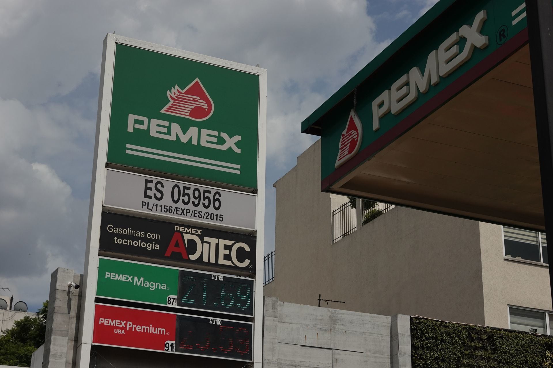 El precio de la gasolina magna reportó un incremento en esta primera quincena de abril.