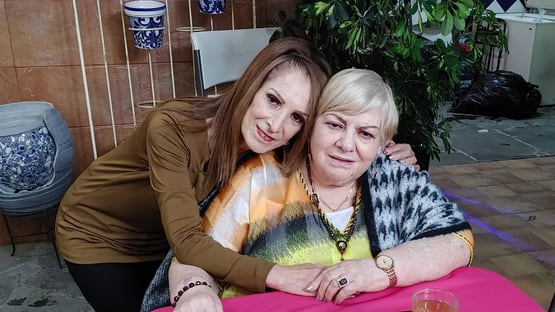 El mensaje de Viola Dorantes, hermana de Paquita la del Barrio, para despedir a la cantante: “Me dejaste sola”