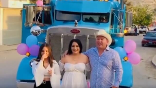 Revelan el sexo de su bebé con humo de tráiler