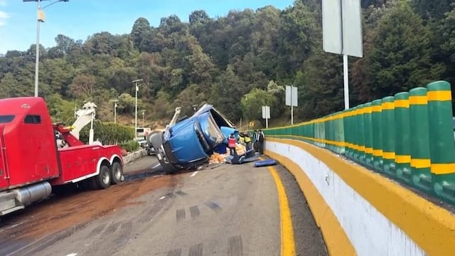 Volcadura de tráiler en autopista México-Cuernavaca el 24 de diciembre