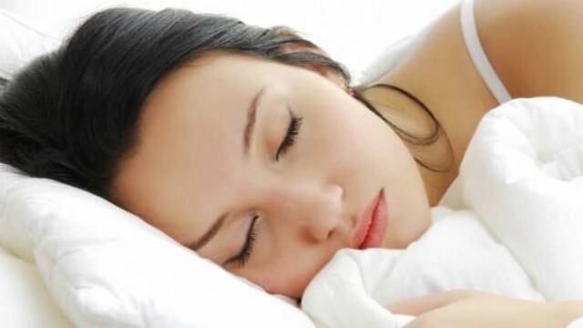Las mujeres necesitan dormir más que los hombres: Estudio