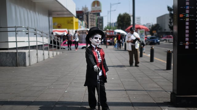 Cómo pintar a un niño como catrín este Día de Muertos