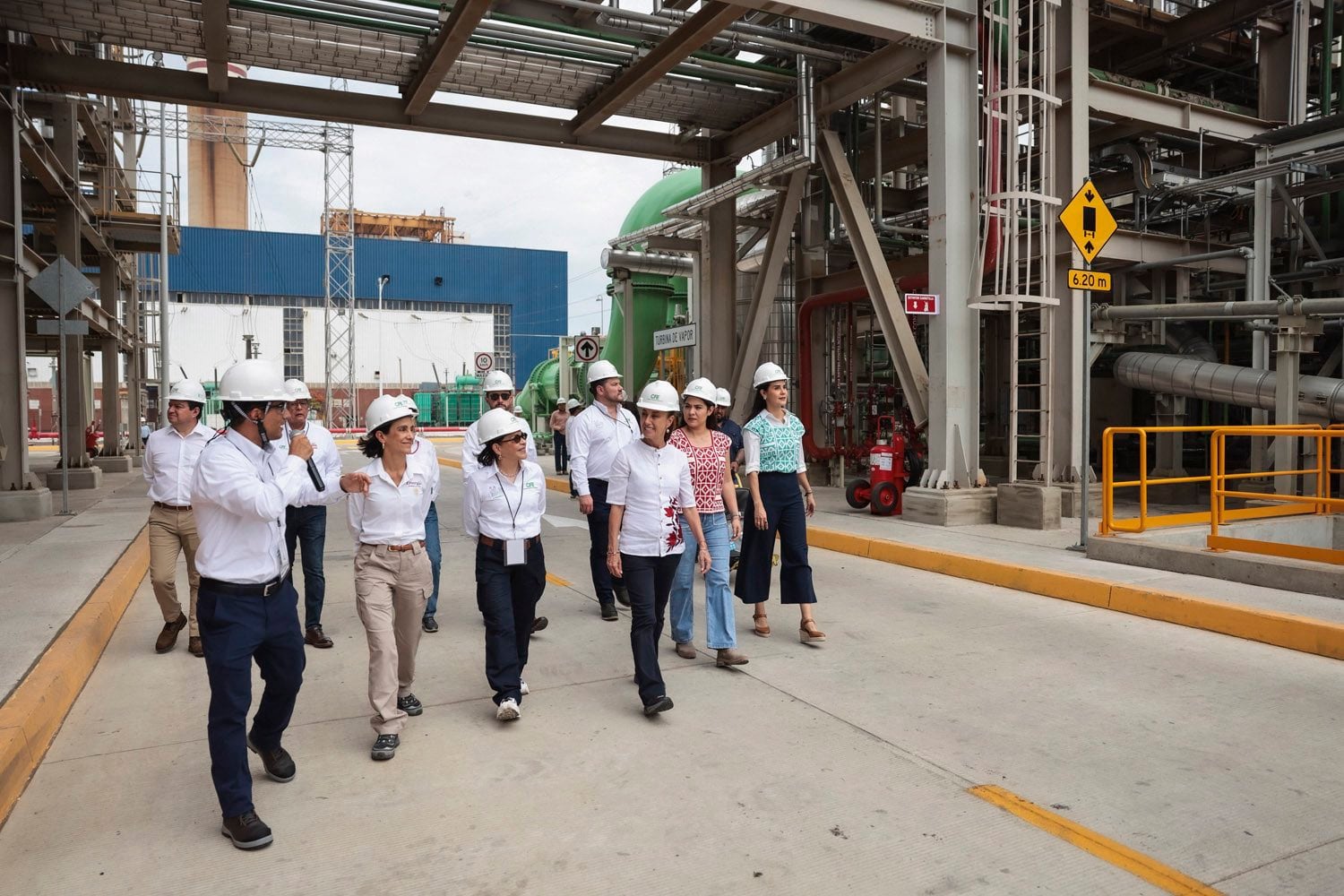 Claudia Sheinbaum inaugura central de ciclo combinado de CFE en Colima