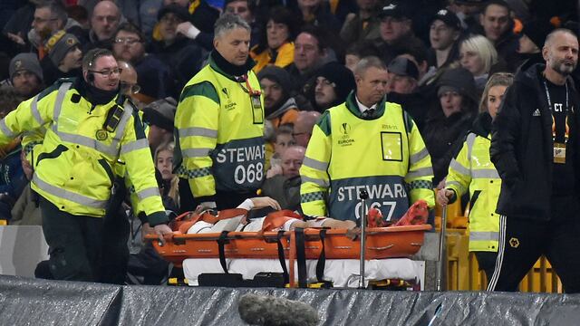 Bajric salió del campo de juego por el duro golpe