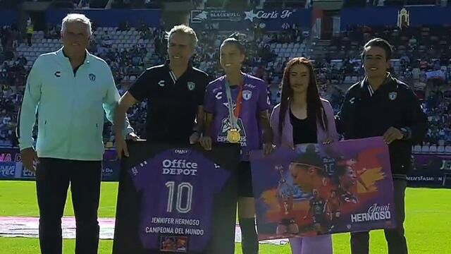 Jennifer Hermoso recibió un emotivo homenaje con el CF Pachuca tras coronarse campeona del Mundial Femenil 2023.