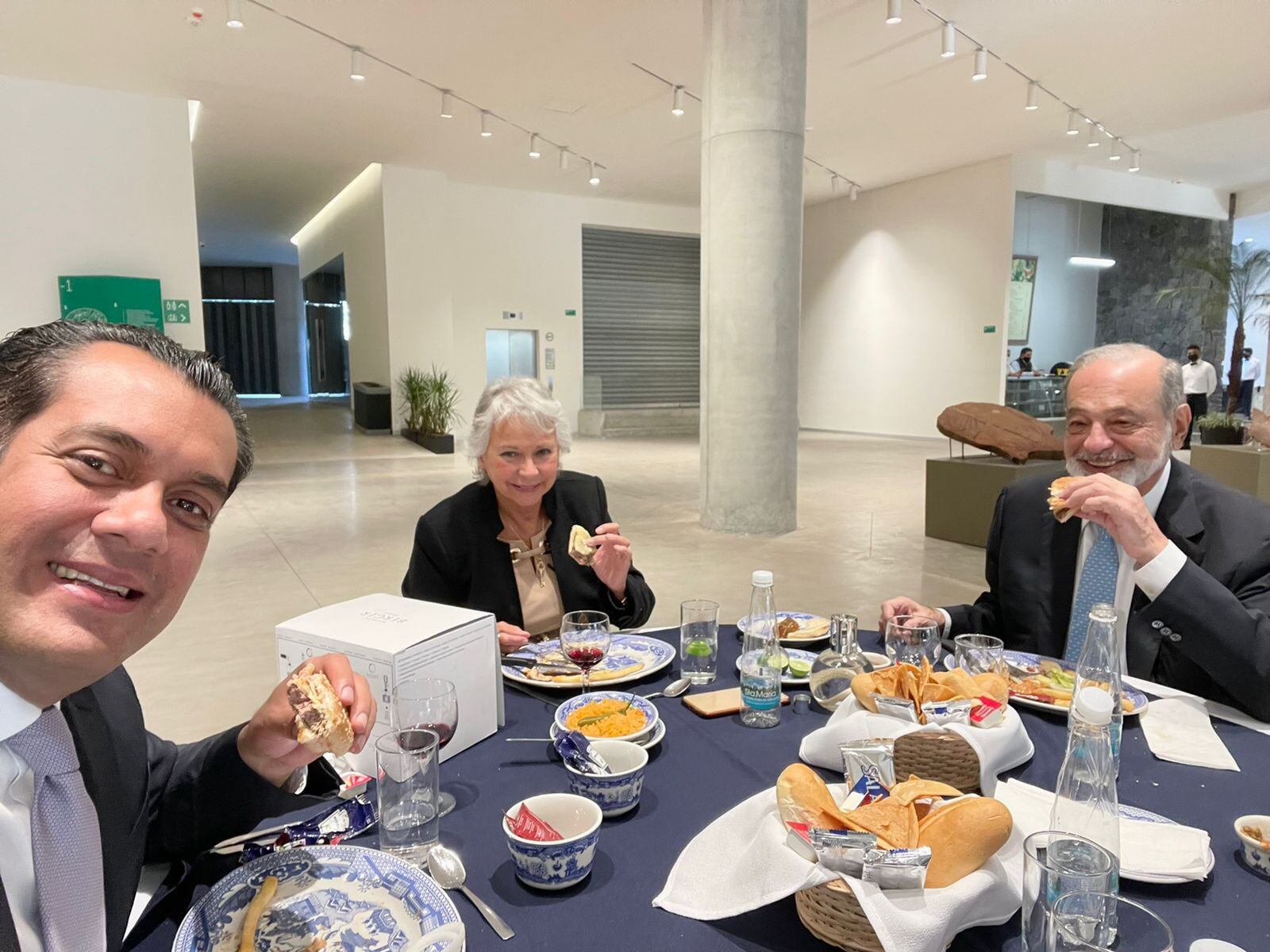 President de la Cámara de Diputados presume comida con Carlos Slim