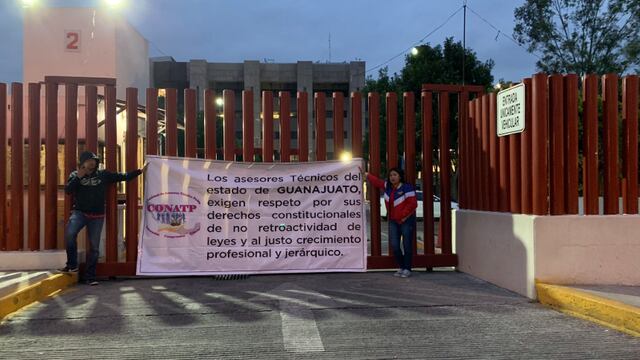 Pancarta en entrada a Cámara de Diputados