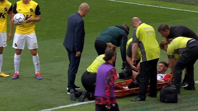 Santiago Giménez se lesionó con el Feyenoord.