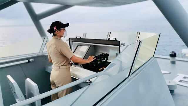 Teniente de Fragata Gloria Carolina Cházaro.