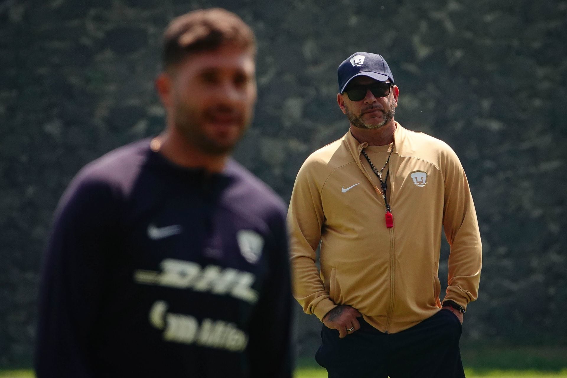 Antonio Mohamed durante el entrenamiento de pumas en Cantera previo al encuentro frente Monterrey.