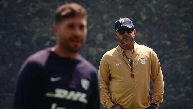 Antonio Mohamed durante el entrenamiento de pumas en Cantera previo al encuentro frente Monterrey.