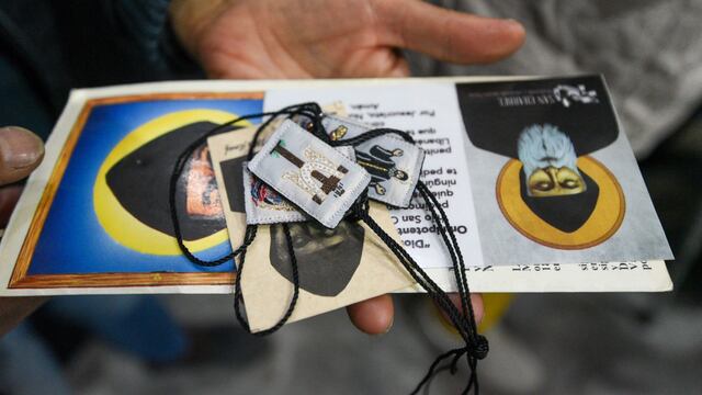 Fieles católicos despidieron las reliquias de San Chárbel que visitaron la Catedral de Toluca