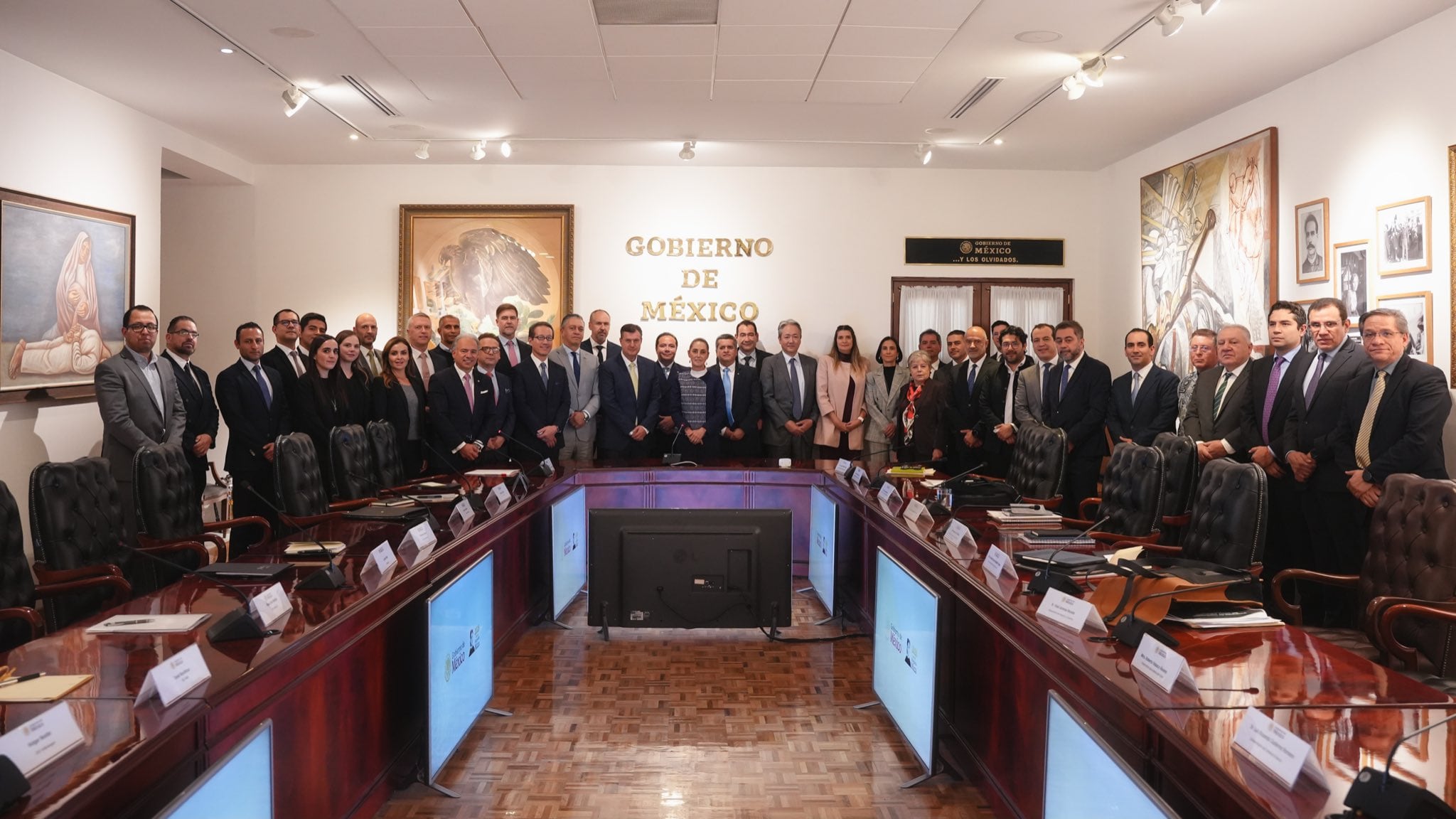 Sheinbaum encabeza reunión con la industria automotriz para impulsar el Plan México