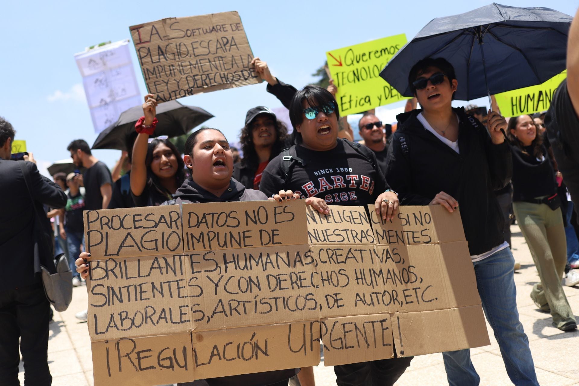 Actores de doblaje en México protestan contra el uso de inteligencia artificial y falta de regulación