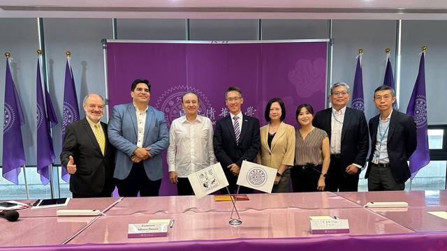 Alfonso Durazo firma acuerdo con Universidad de Tsinghua