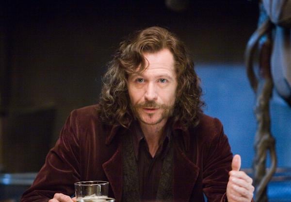 Gary Oldman como Sirius Black