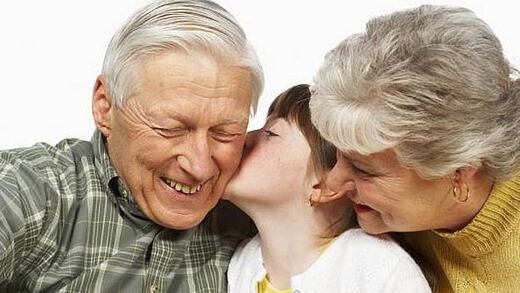 ¿Quién le paga a las abuelas?