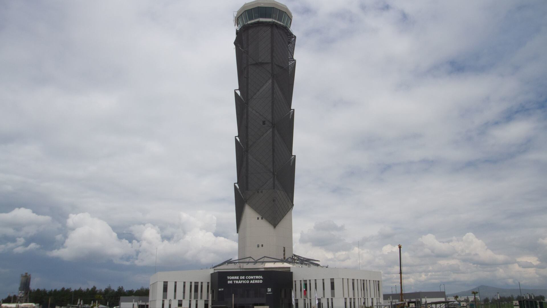 Disculpa, te engañan: Aeropuerto de Santa Lucía