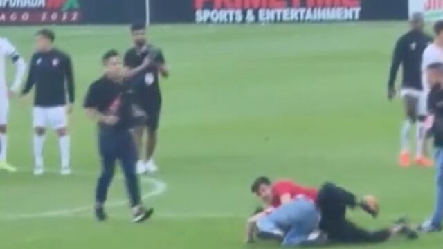 Invasión de cancha en el Atlas vs Chivas