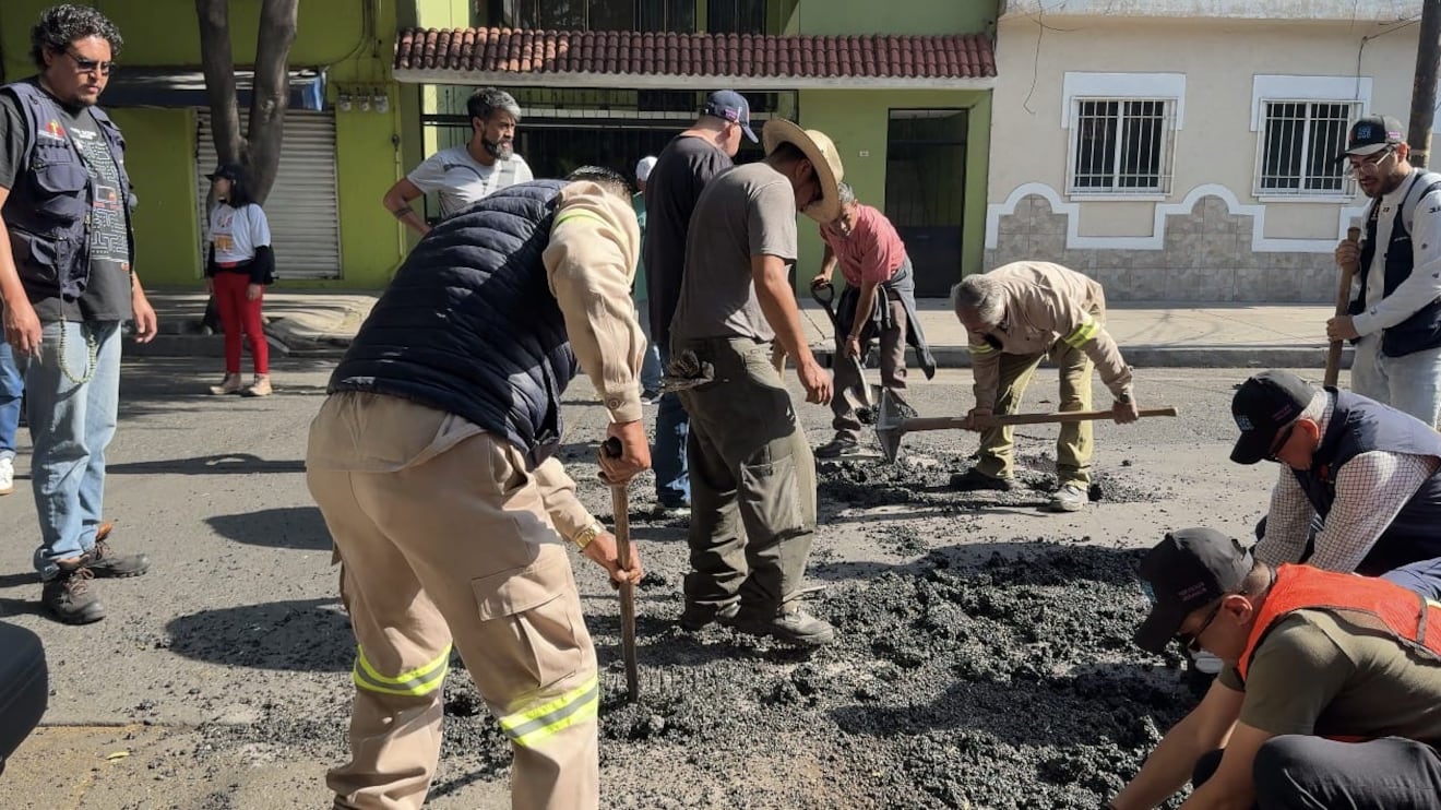 Ale Rojo de la Vega atiende 248 baches en Obrera y Doctores con Bachéale