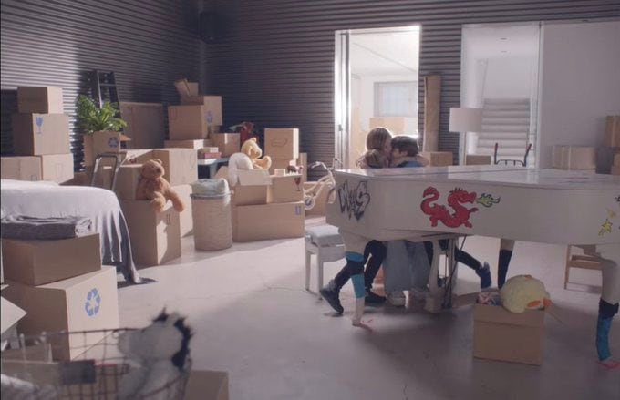 Shakira con sus hijos en el video de Acróstico.