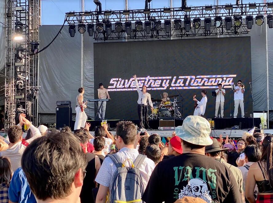 Los argentinos de "Silvestre y la Naranja" de plano no prendieron durante su presentación el primer día del Pa´l Norte. Foto: Plácido Garza
