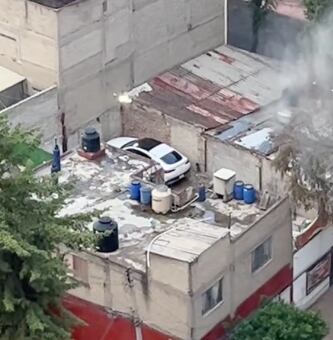 cómo subieron un auto a la azotea