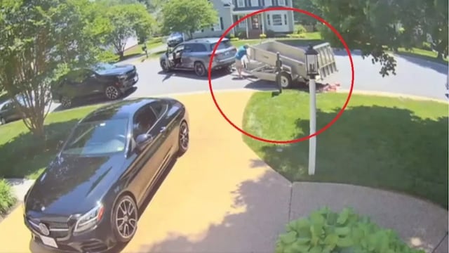 Remolque que arrojó los centavos al jardín