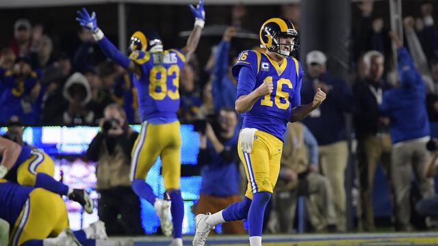 Goff celebrando el triunfo de los Rams