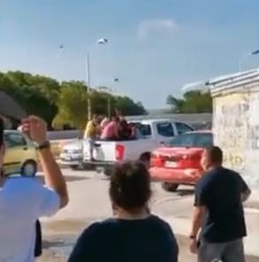 A pedradas ciudadanos defienden casillas en Campeche