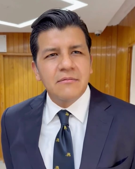 Víctor Hugo Carvente Contreras, titular del OIC del INE