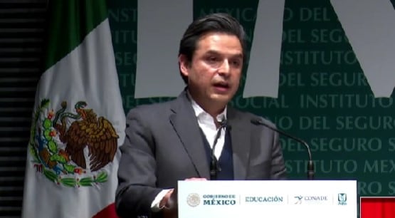 Zoé Robledo, titular del IMSS