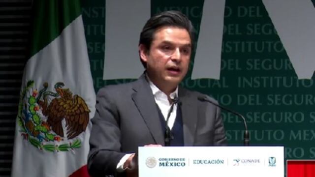 Zoé Robledo, titular del IMSS