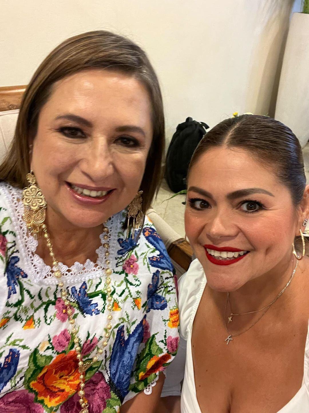 Kathia Bolio Pinelo junto a Xóchitl Gálvez