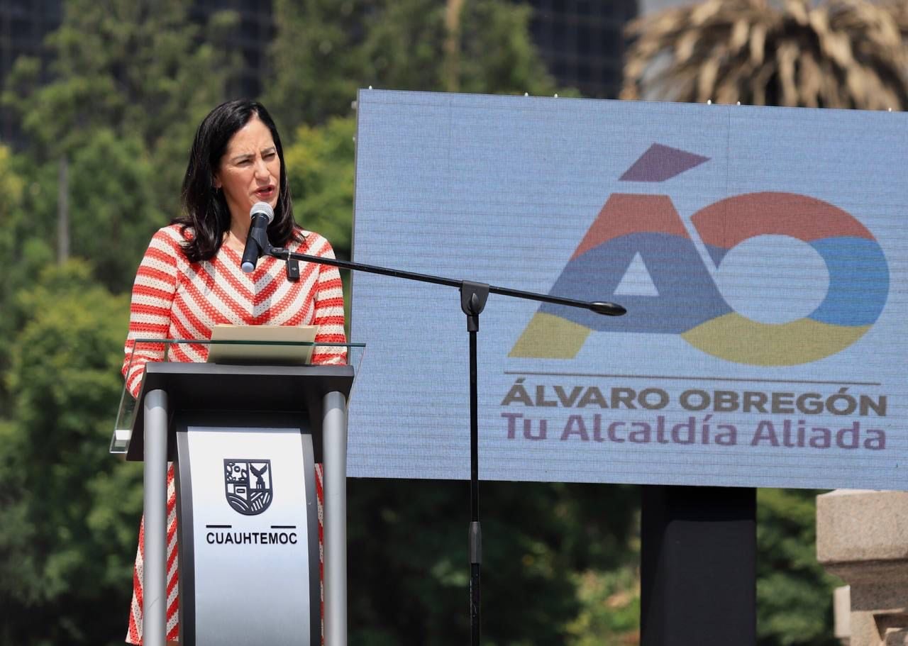 Lía Limón hace Guardia de honor