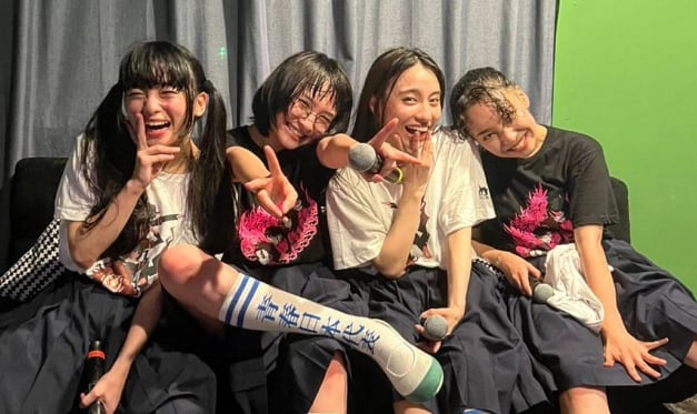 Atarashii Gakko!, grupo japonés