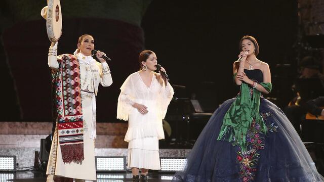 Ángela Aguilar y Natalia la Fourcade