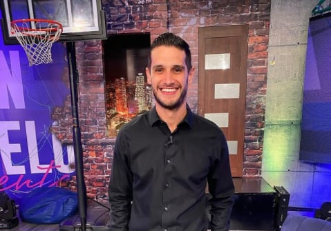 Adrián Marcelo, conductor.