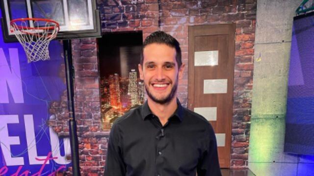 Adrián Marcelo, conductor.