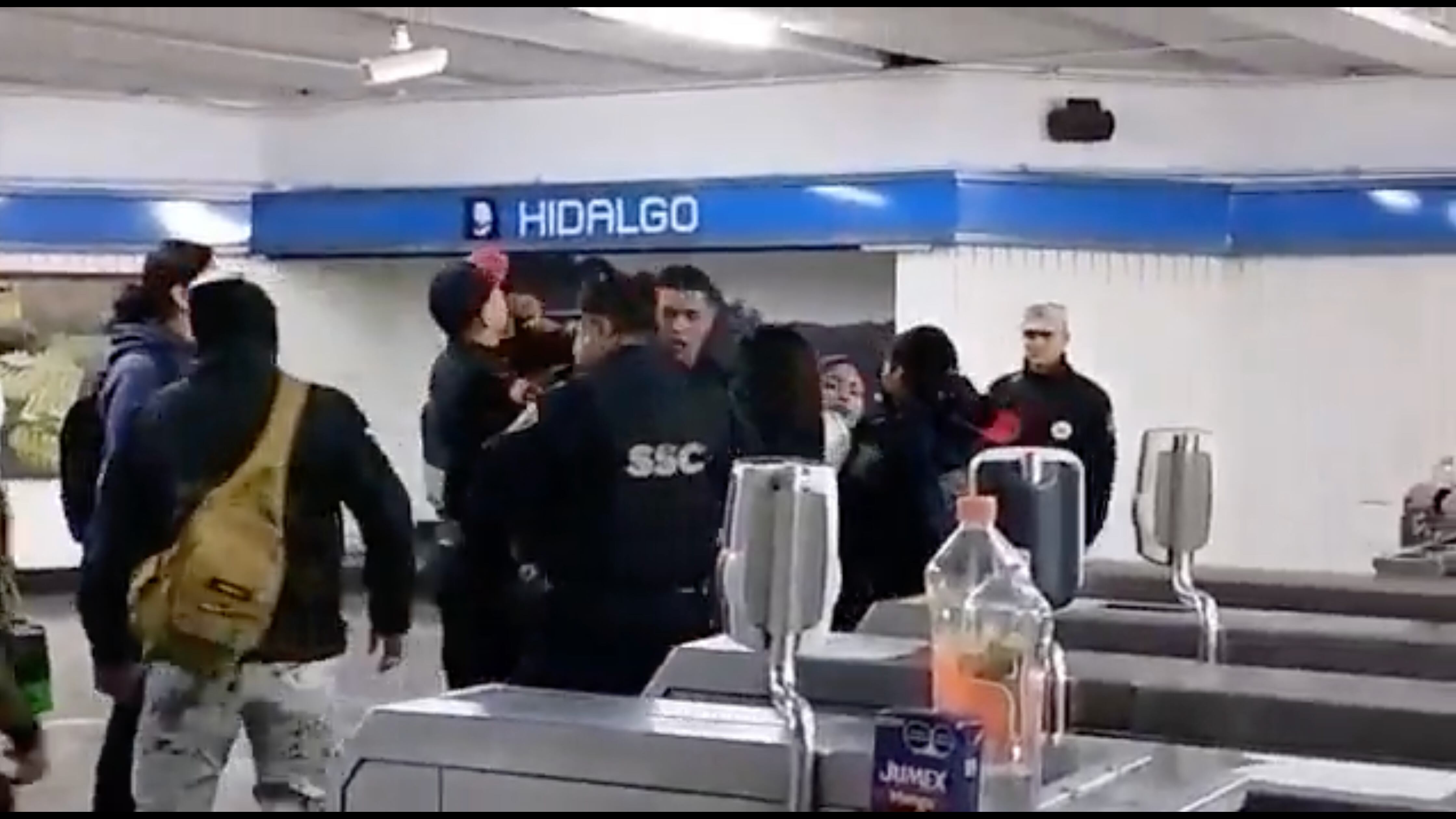 Policías de la CDMX se pelearon con vendedores ambulantes