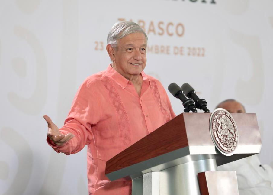 AMLO defiende a la ministra Yasmín Esquivel