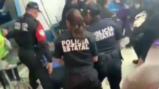 Acusan abuso de policías 6 detenidas en marcha feminista de Yucatán.