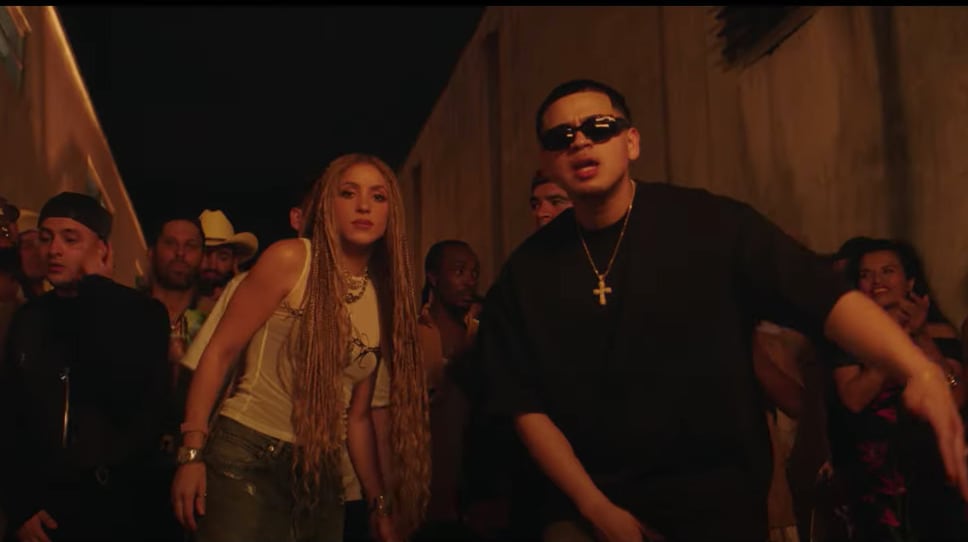 Video oficial de la colaboración de Shakira y Fuerza Regida “El Jefe”
