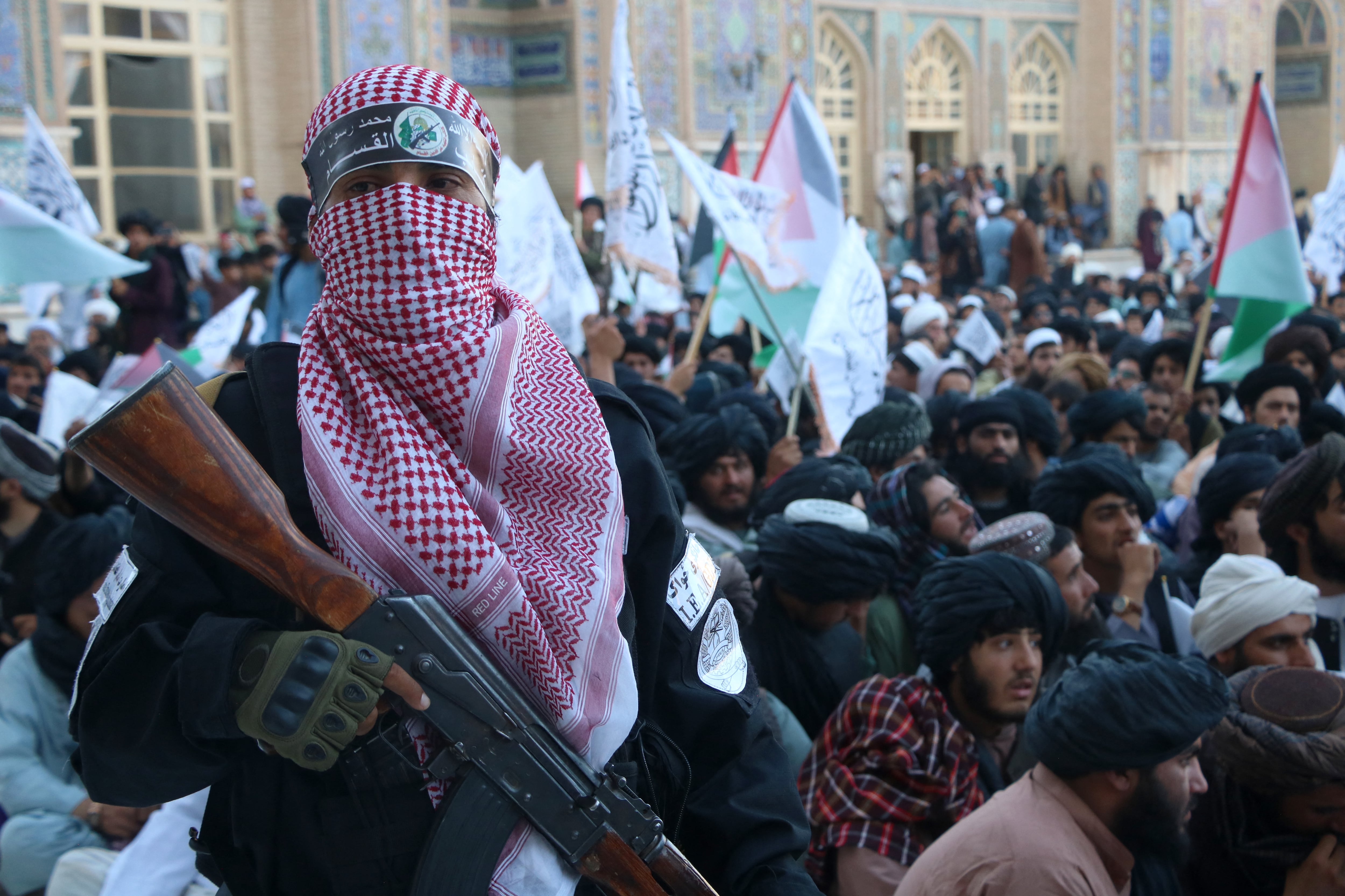 Talibanes protestan junto a milicianos de Hamás por muerte de Ismail Haniyah