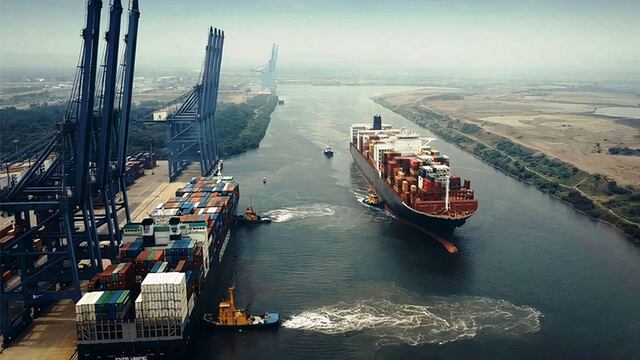 Puerto de Lázaro Cárdenas