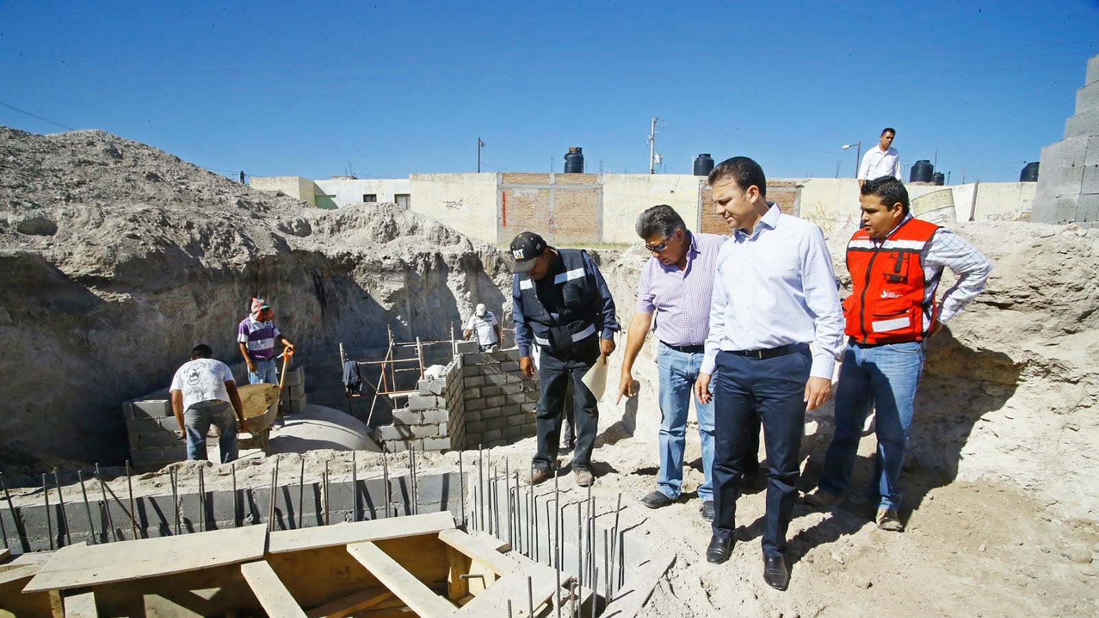 Esteban Villegas y Toño Ochoa inician última etapa del Colector Andrómeda en beneficio de 11 colonias