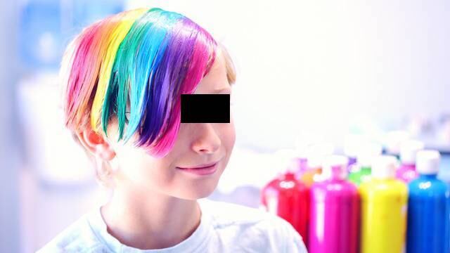 Denuncia a escuela por apoyar ataques homofóbicos; castigaron a su hijo por defenderse